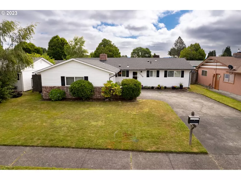 1724 33RD AVE, Longview, WA 98632