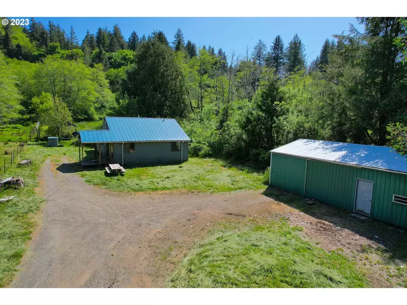 162 N HOLIDAY LN, Otis, OR 97368