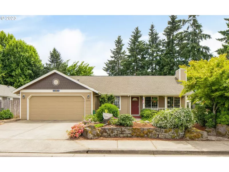 2252 RIVIERA CT, Hubbard, OR 97032