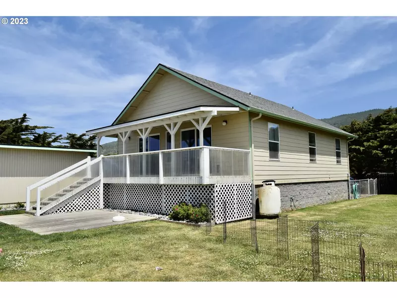 33074 NESIKA RD, Gold Beach, OR 97444