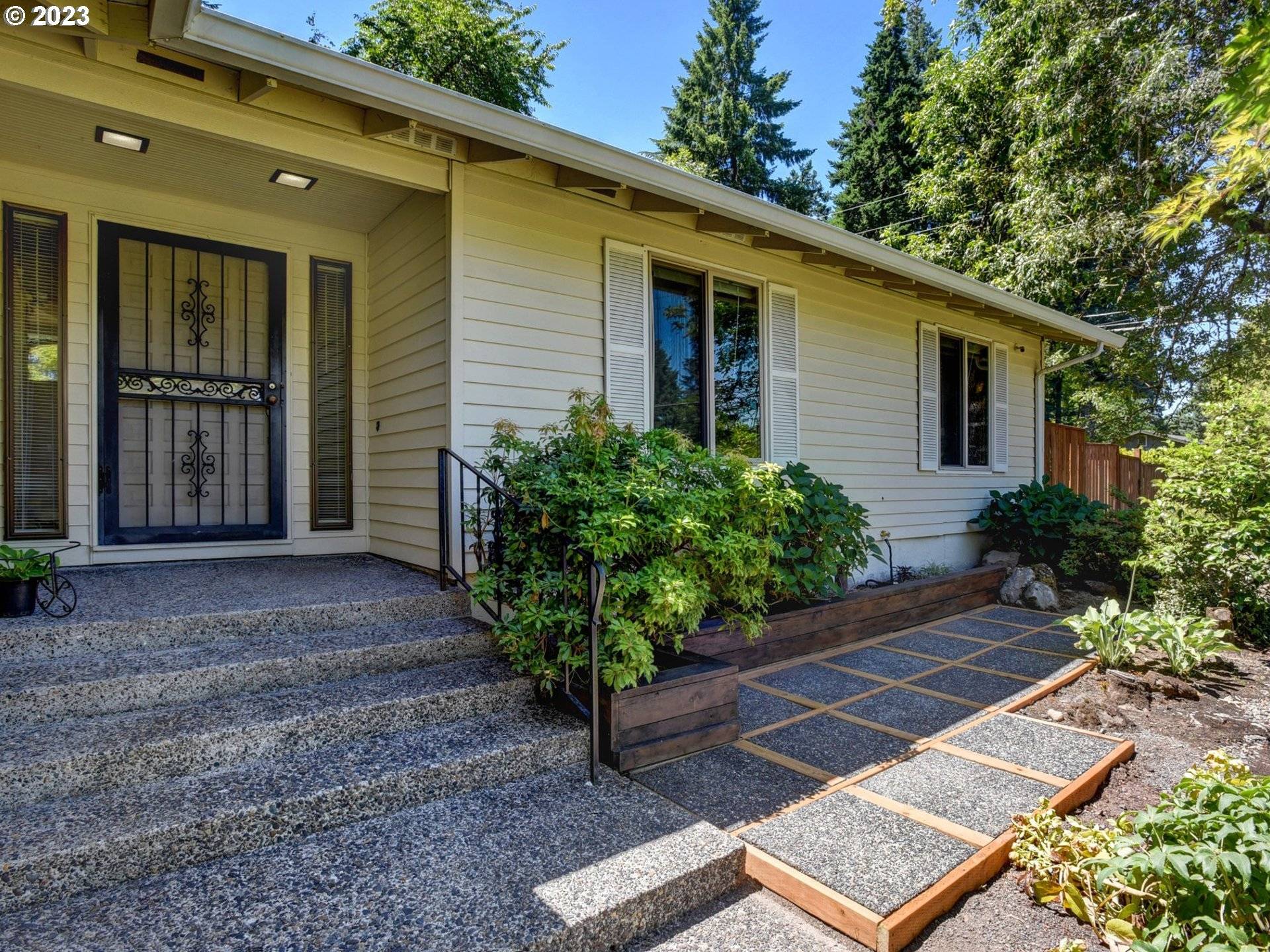 Lake Oswego, OR 97034,2050 GREENTREE RD