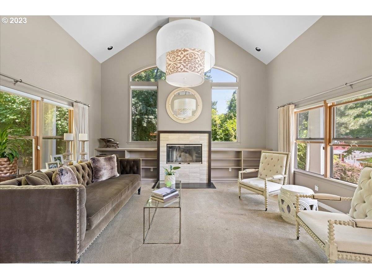 Lake Oswego, OR 97034,64 BERWICK RD