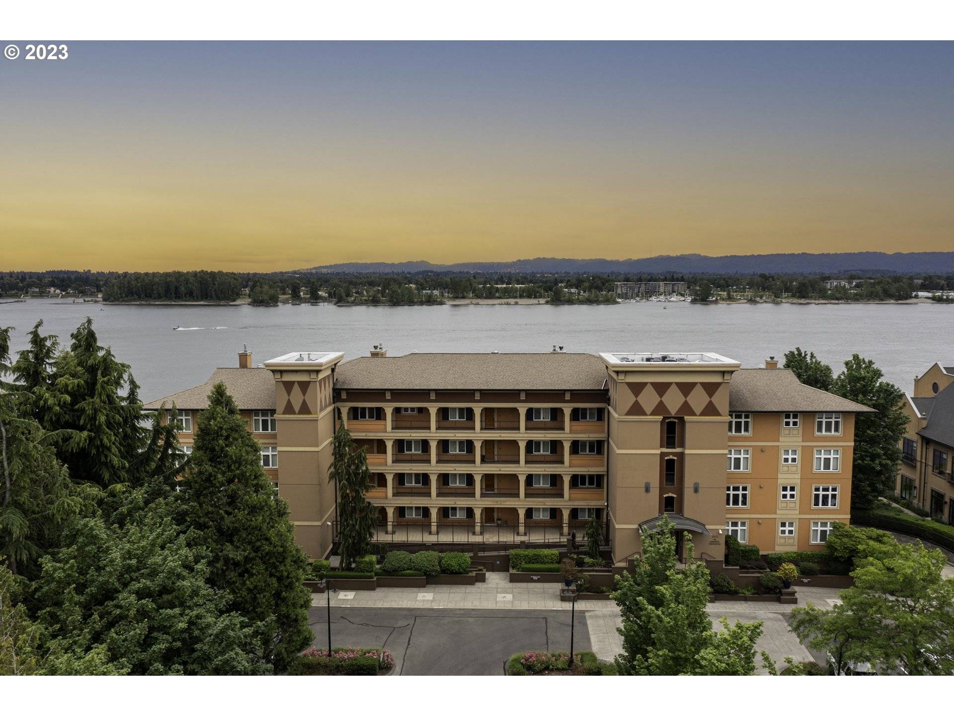 2015 SE COLUMBIA RIVER DR #410, Vancouver, WA 98661