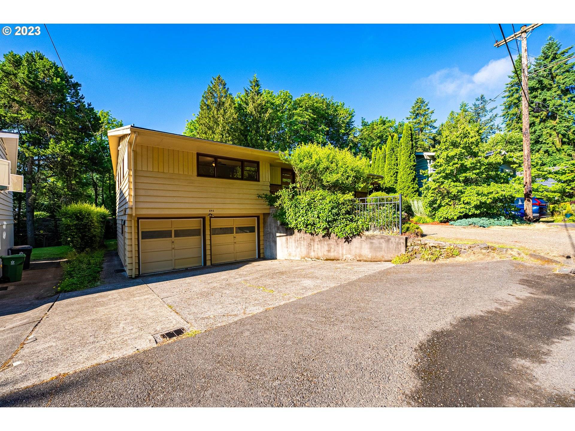 Lake Oswego, OR 97034,840 LAKE FOREST DR