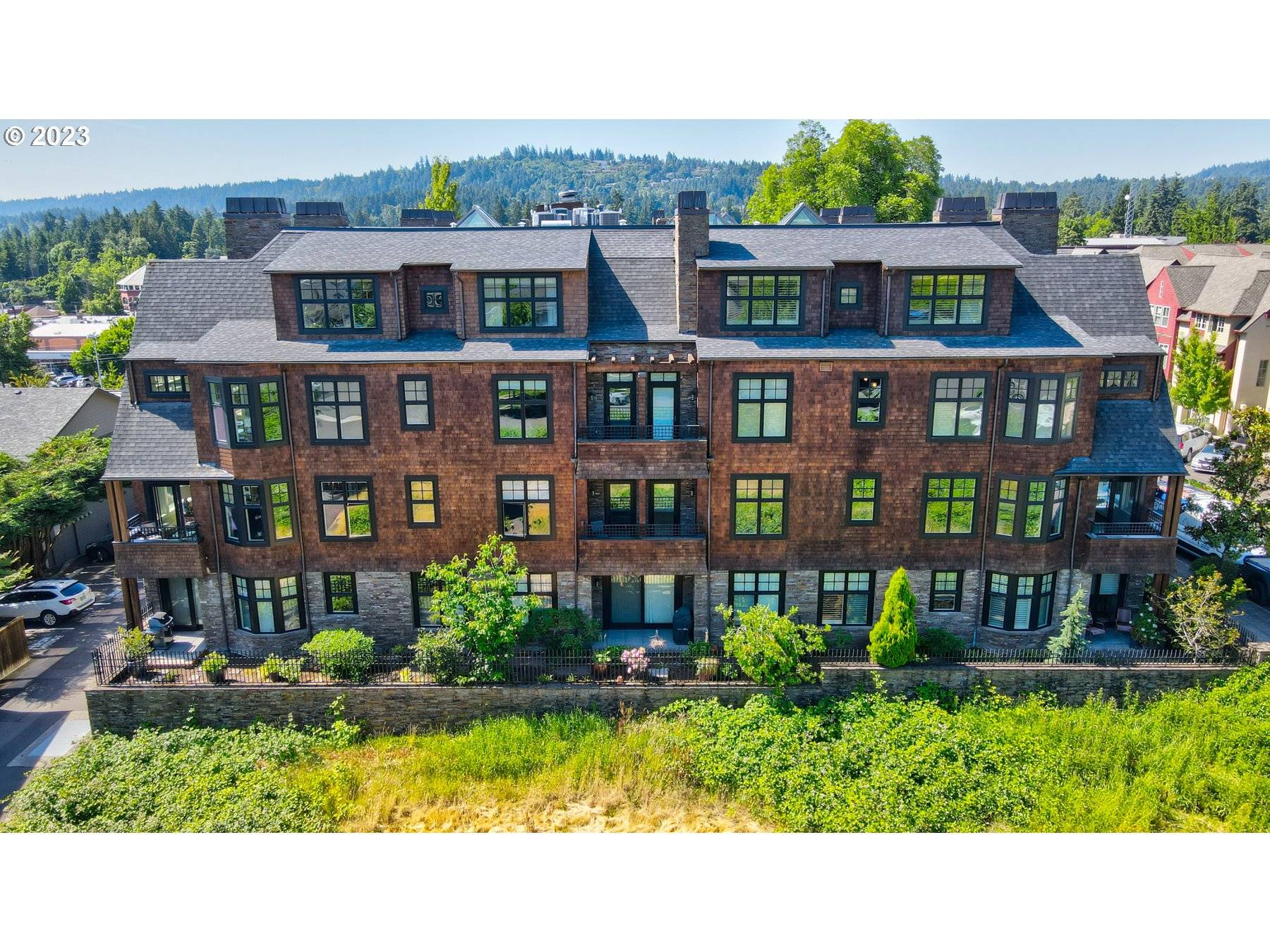 Lake Oswego, OR 97034,573 2ND ST ##308