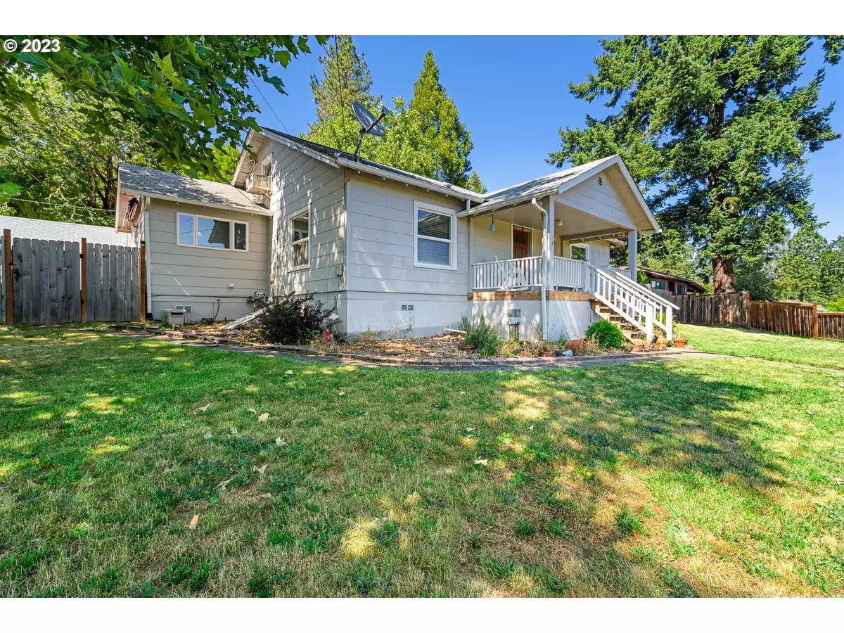 Sutherlin, OR 97479,221 E SIXTH AVE