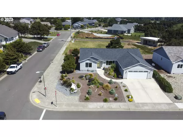 680 SPYGLASS DR, Bandon, OR 97411