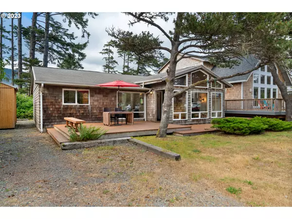 215 Beeswax Ln, Manzanita, OR 97130