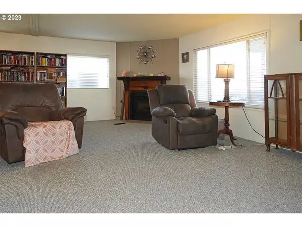 Fairview, OR 97024,21100 NE SANDY BLVD ##38