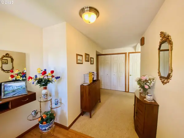 984/986 BERNTZEN RD, Eugene, OR 97402