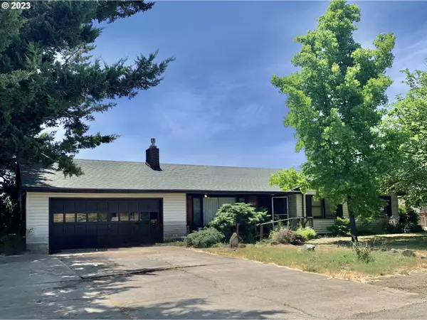 689 E Third AVE, Riddle, OR 97469