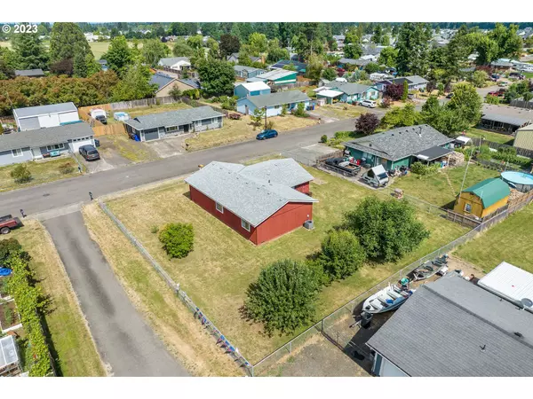 Molalla, OR 97038,415 CAROL CT