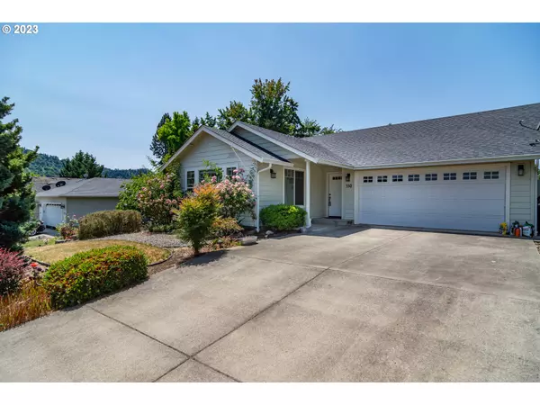 330 SUNNYSIDE DR, Winston, OR 97496