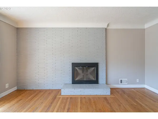 Eugene, OR 97404,1474 LAKE DR