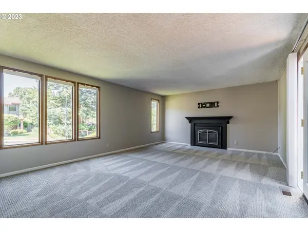 4029 DILLARD RD, Eugene, OR 97405