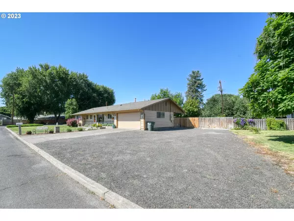 Pendleton, OR 97801,1437 SW 40TH ST