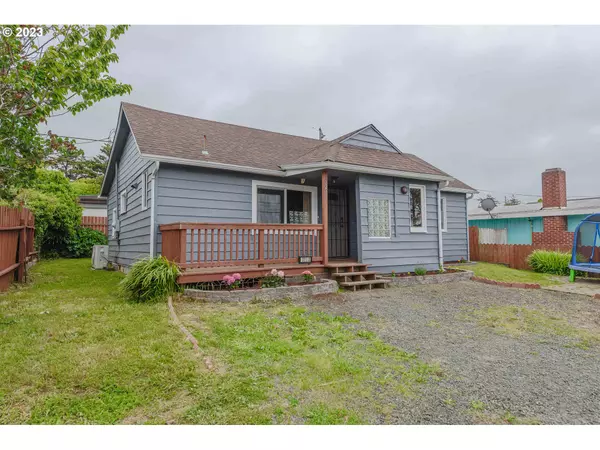 323 S WALL ST, Coos Bay, OR 97420