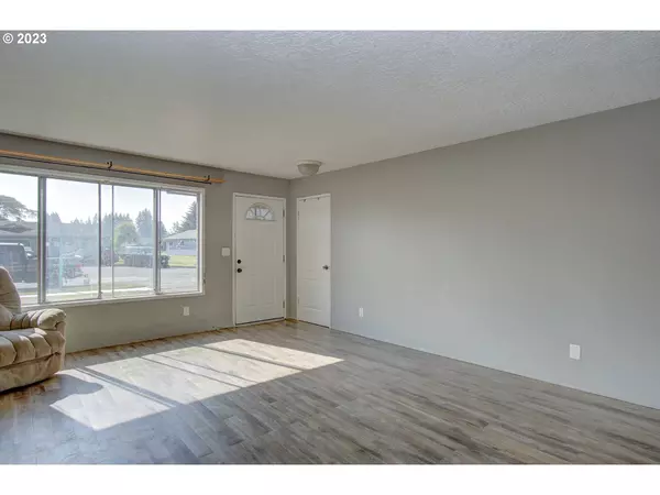 Longview, WA 98632,2339 JENNIFER PL