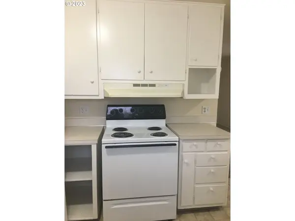 2211 ARTHUR ST, Eugene, OR 97405