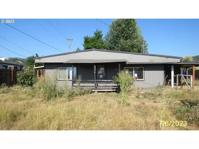 260 ERVIN AVE, Roseburg, OR 97471