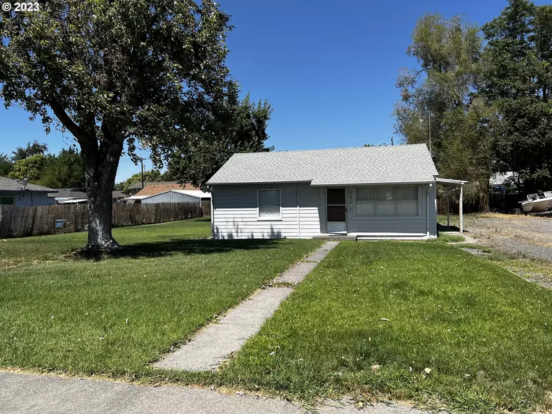 212 YAKIMA ST, Umatilla, OR 97882