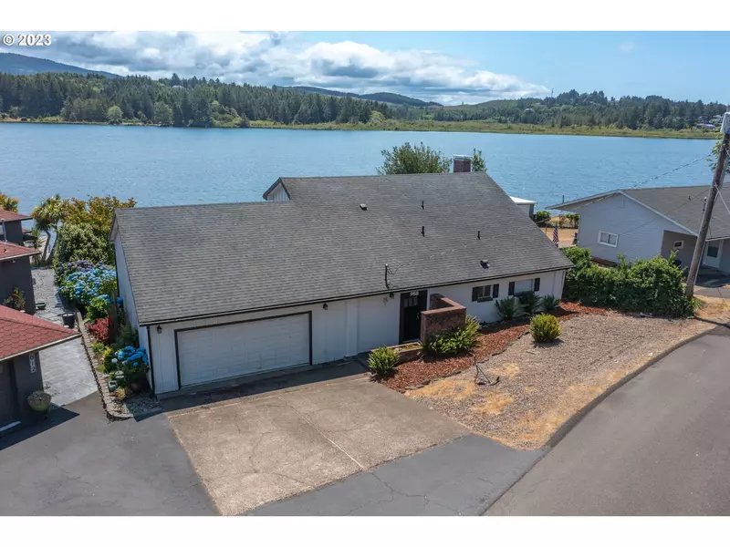 988 NE LAKE DR, Lincoln City, OR 97367