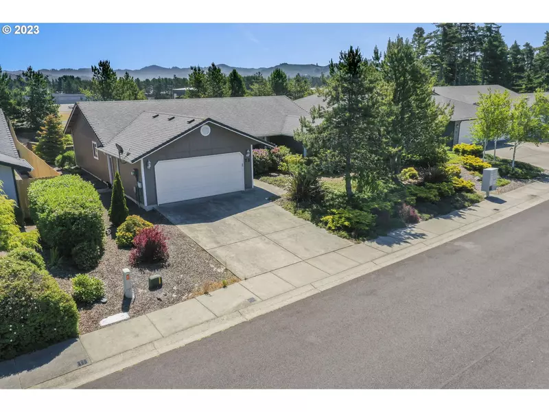 72 PARK VILLAGE DR, Florence, OR 97439