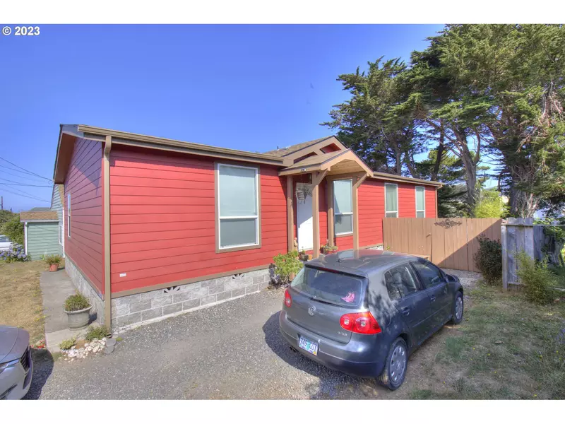 94223 1ST ST, Gold Beach, OR 97444