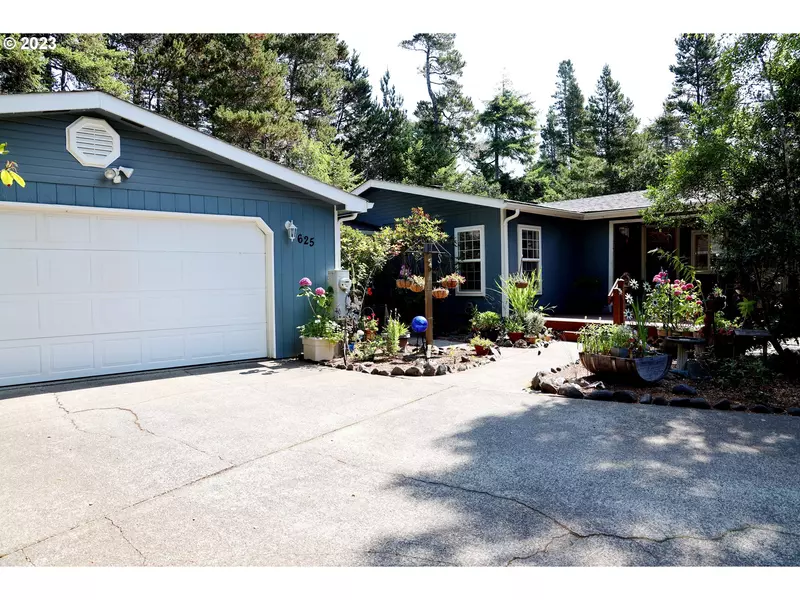 625 GLENBROOK CIR, Florence, OR 97439