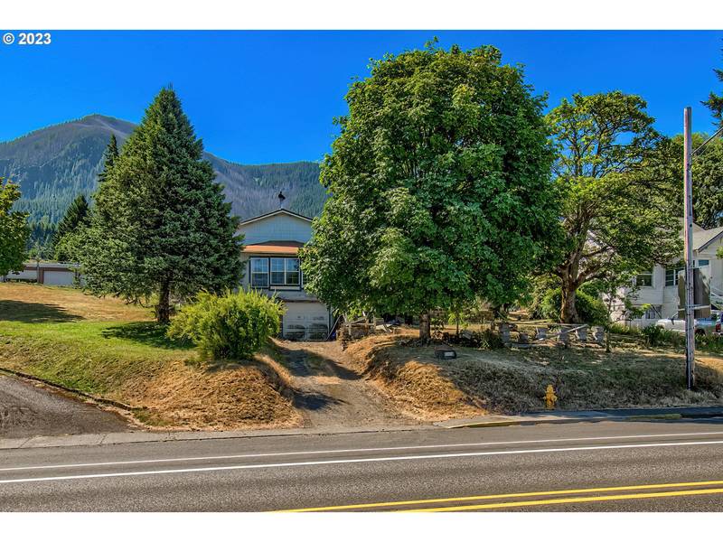 150 WANAPA ST, Cascade Locks, OR 97014