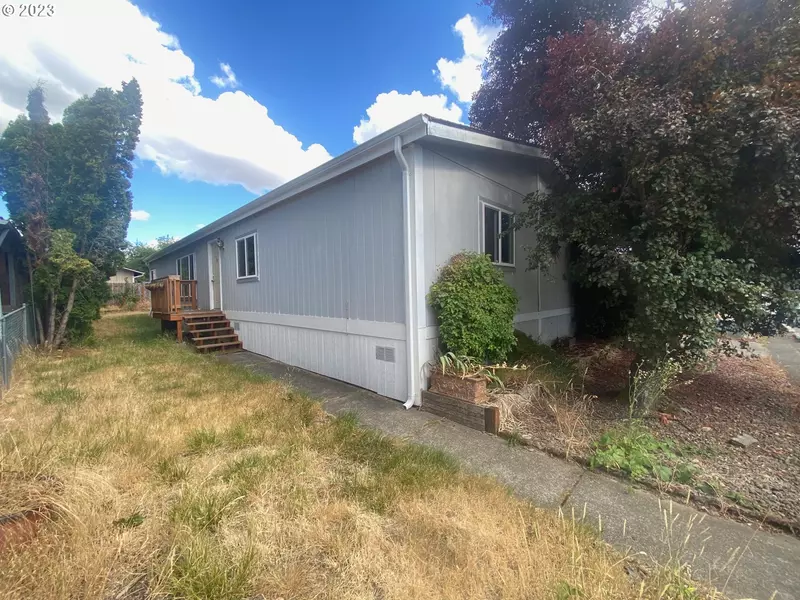 301 W COLUMBIA DR #46, Newberg, OR 97132