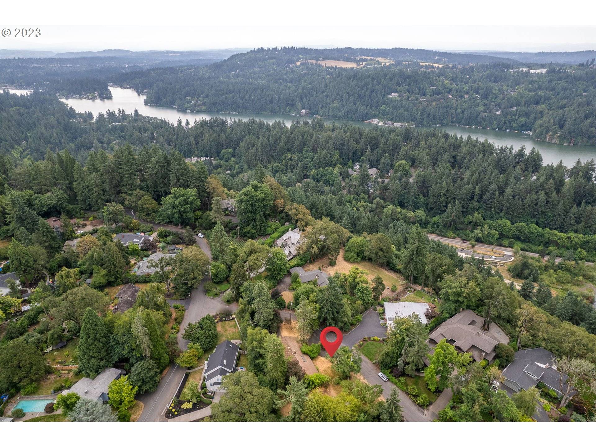 Lake Oswego, OR 97034,2411 GLEN EAGLES RD