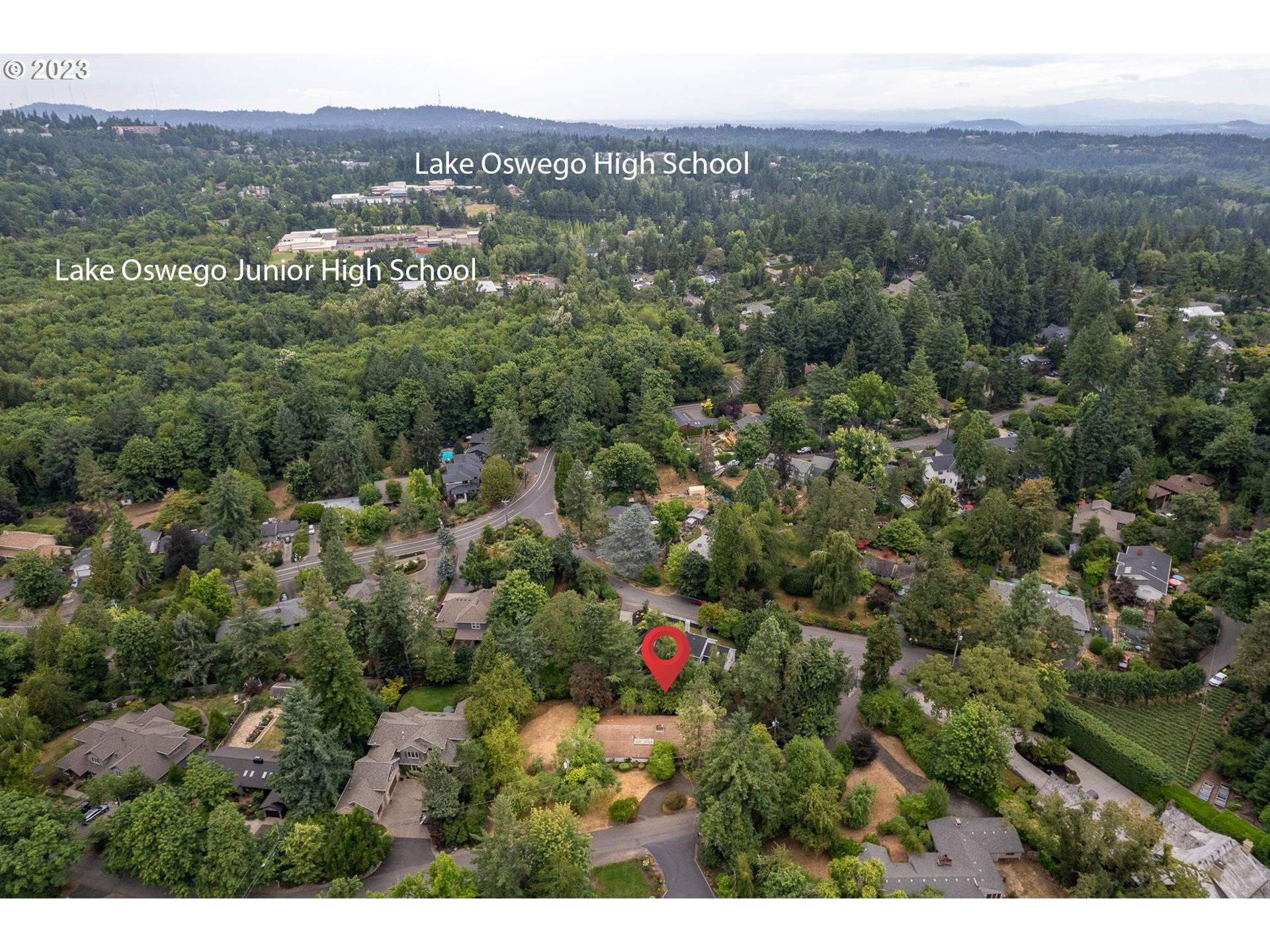 Lake Oswego, OR 97034,2411 GLEN EAGLES RD