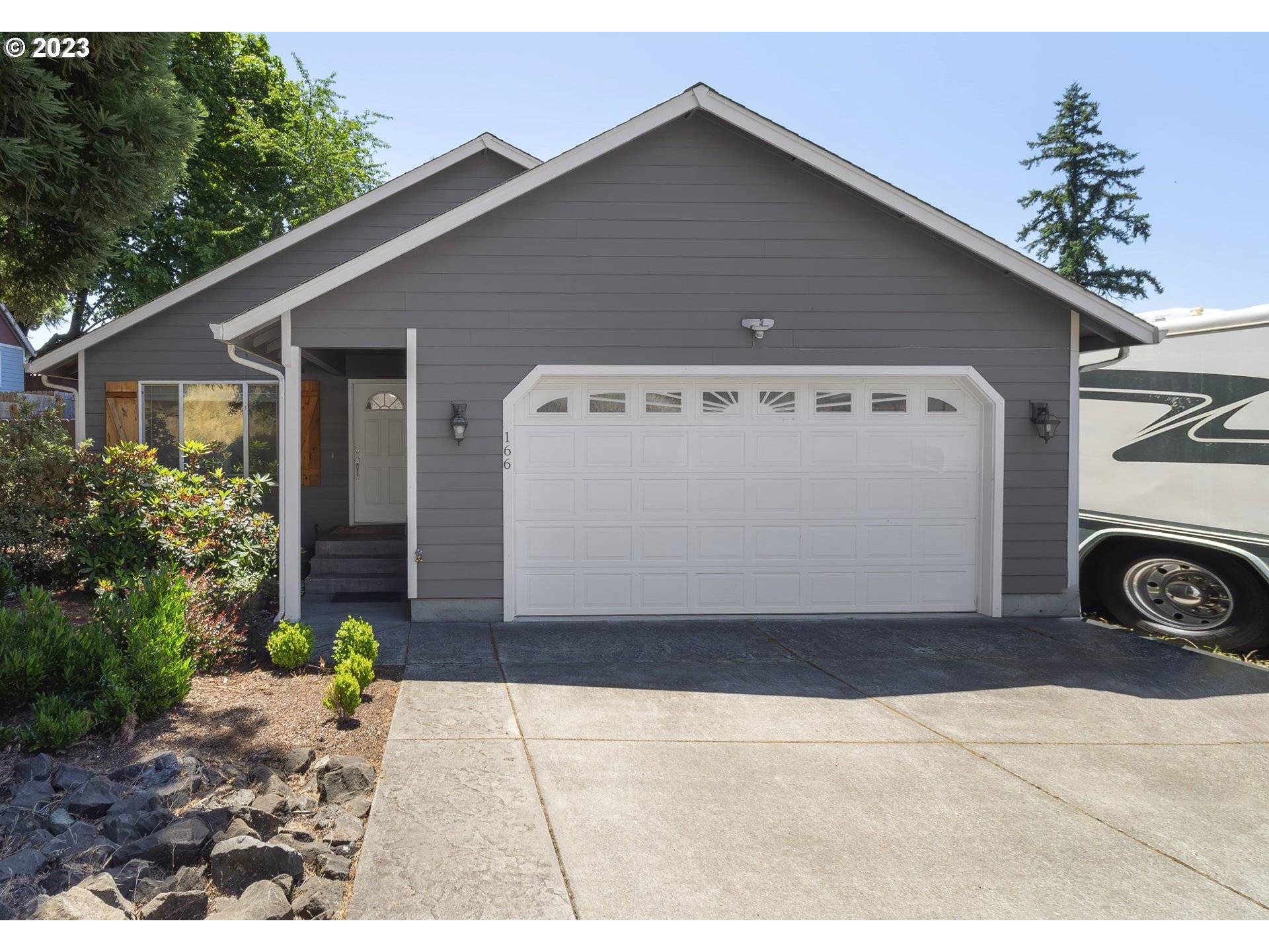 166 E SIXTH AVE, Sutherlin, OR 97479