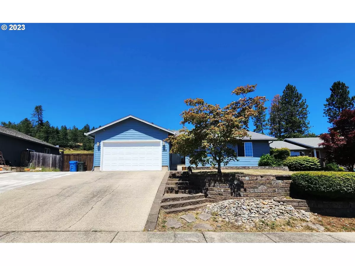 Sutherlin, OR 97479,1239 E FOURTH AVE