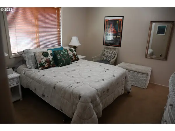 1755 LORANE HWY, Eugene, OR 97405