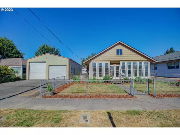 913 S 3RD AVE, Kelso, WA 98626