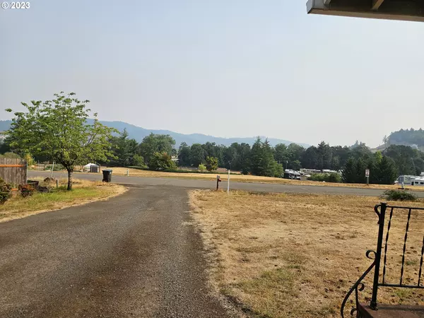 Sutherlin, OR 97479,731 S STATE ST