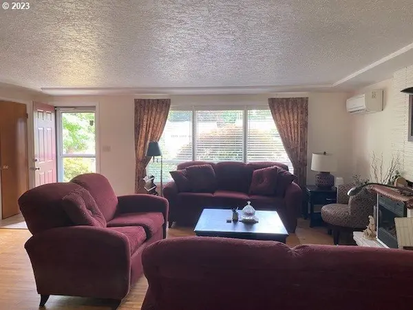 Eugene, OR 97401,2882 COUNTRY LN