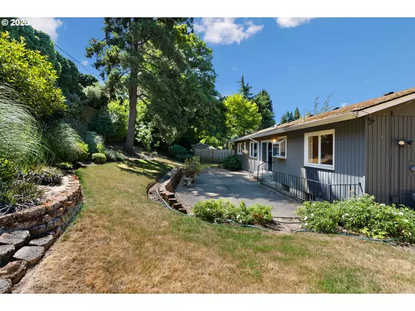 Lake Oswego, OR 97034,1525 IVY CT