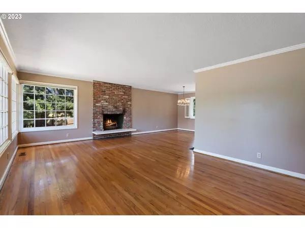 Lake Oswego, OR 97034,1525 IVY CT