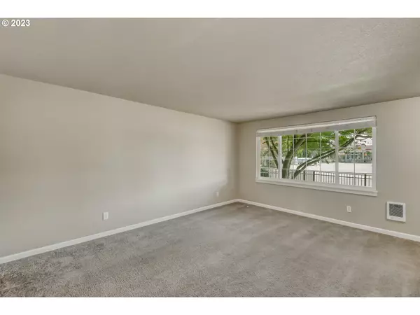 Portland, OR 97229,1255 NW TRAIL AVE #4