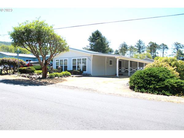 1037 NE CHARLOTTE ST, Rockaway Beach, OR 97136