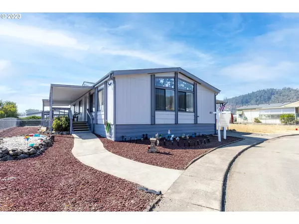 821 SHADOW RANCH LN, Roseburg, OR 97470