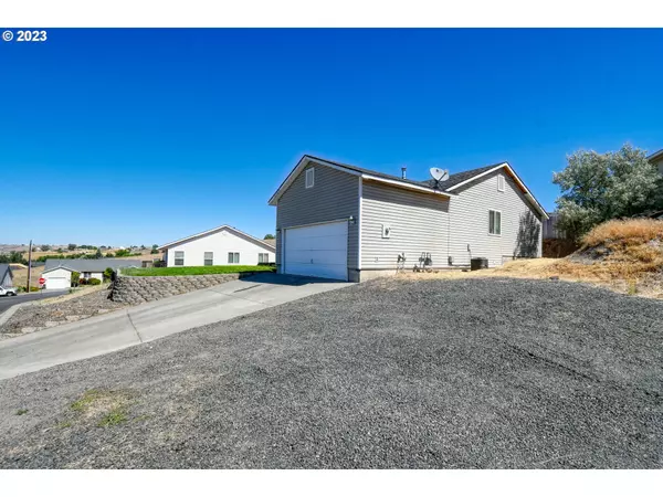 Pendleton, OR 97801,1306 SW 11TH CT