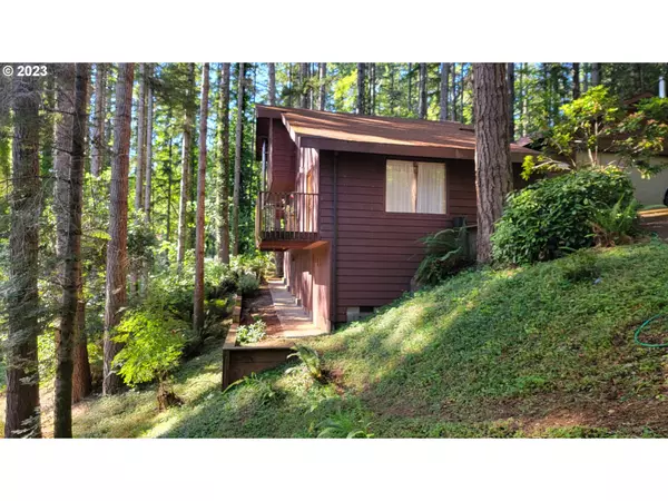 North Bend, OR 97459,94243 PRIMROSE LN