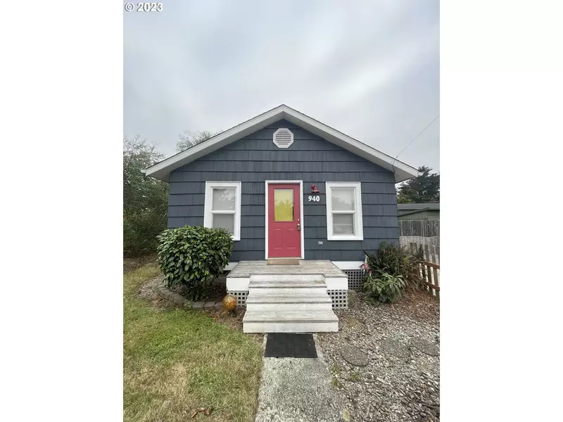 940 3RD ST, Bandon, OR 97411