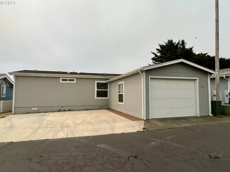 94120 STRAHAN ST #121, Gold Beach, OR 97444