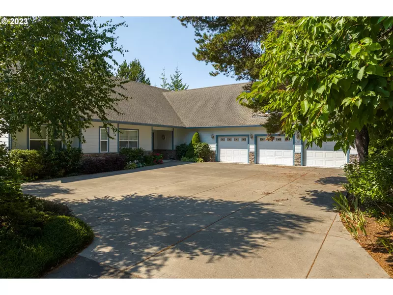 2463 WILLOW LOOP E, Florence, OR 97439