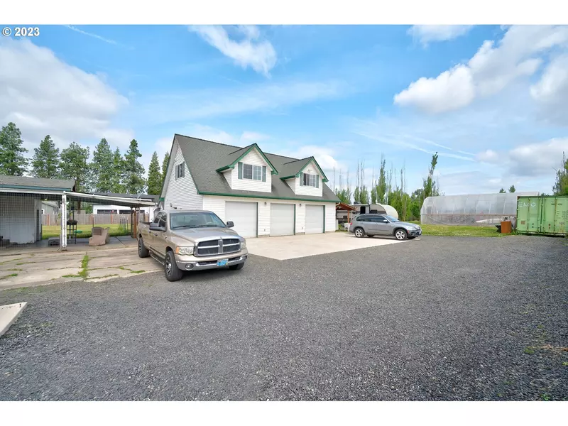 13853 HOBART RD, Silverton, OR 97381